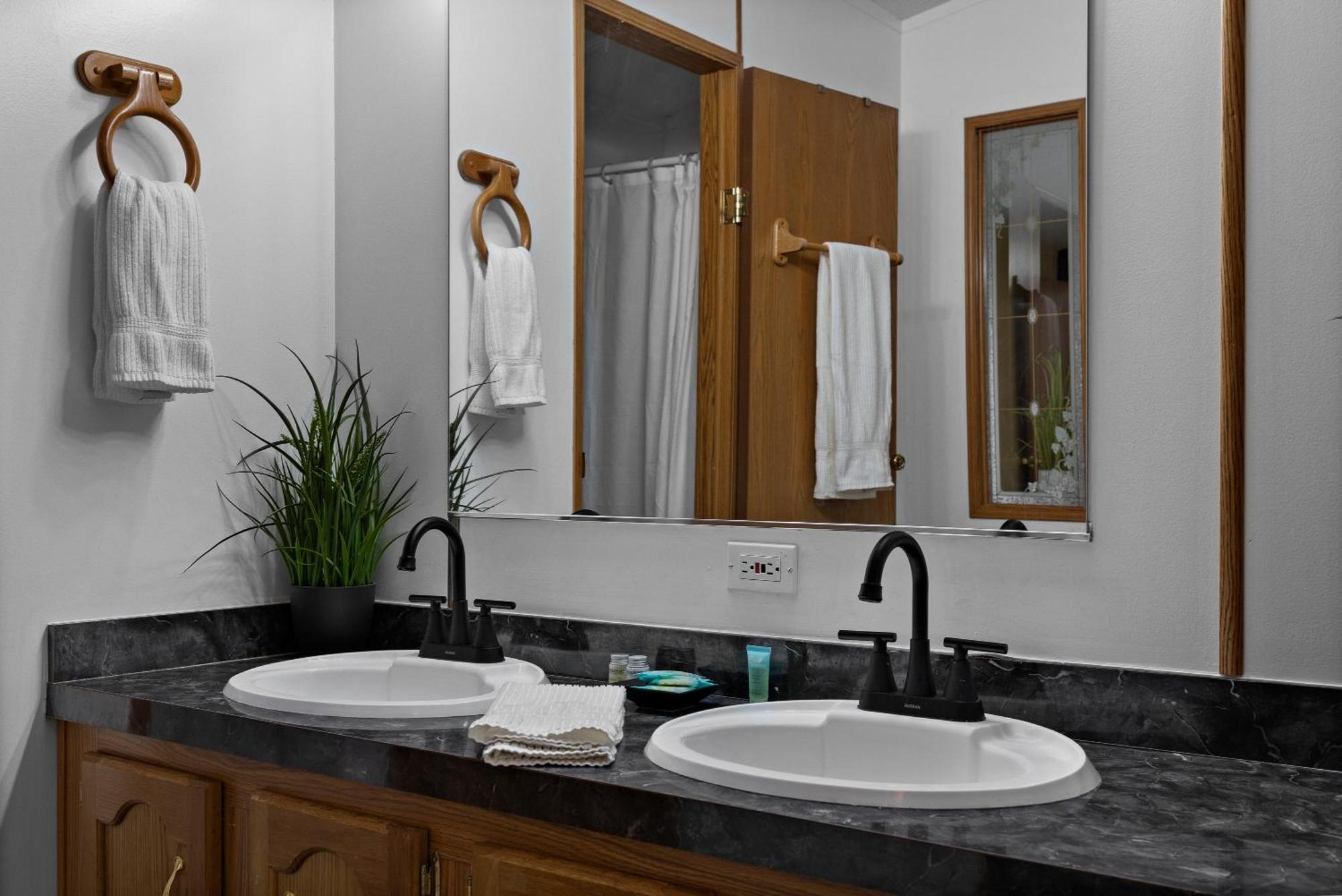 Let'S Go ! Fisherman, Families, Pools One Minute From Your Door, Comfort, Location Perfect, Amenity-Rich, Pup Friendly, Discover An Exceptional Wyoming Stay, Thermopolis River Walk Home At Hot Springs State Park, 'Where Families And Fisherman Stay' エクステリア 写真